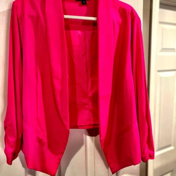 Torrid Women's Bright Pink Cropped Blazer - Picture 2 of 5